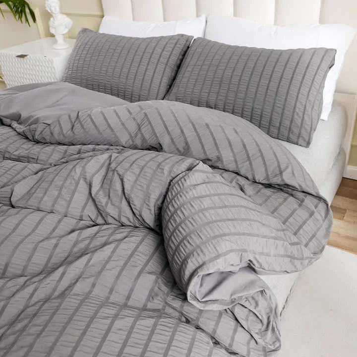 طقم سرير من ثلاث قطع مصنوع من قماش . Simple Home Textiles Solid Color 3 Piece Bedding Set