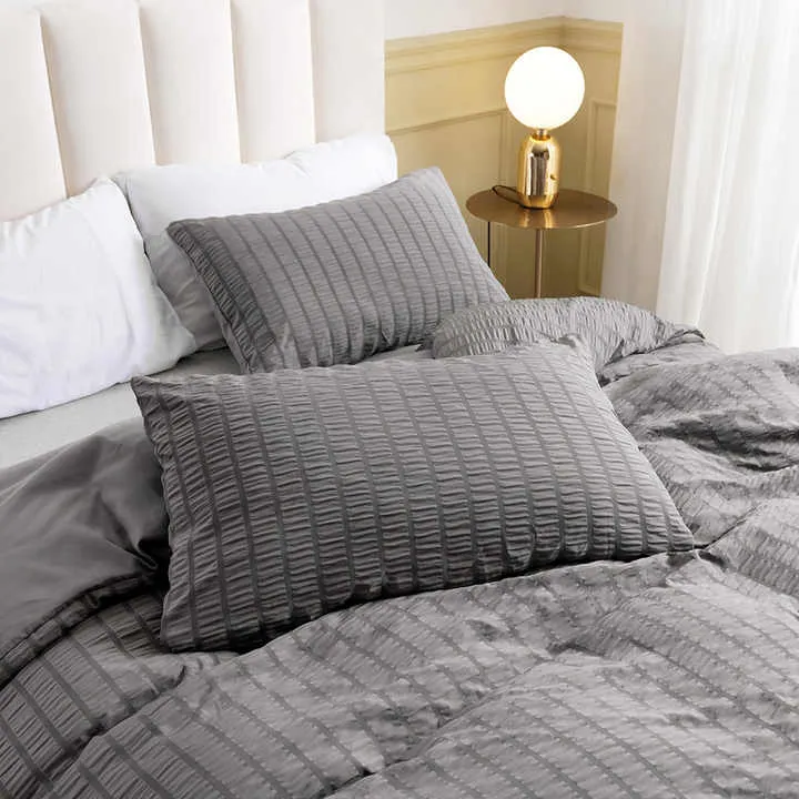 طقم سرير من ثلاث قطع مصنوع من قماش . Simple Home Textiles Solid Color 3 Piece Bedding Set
