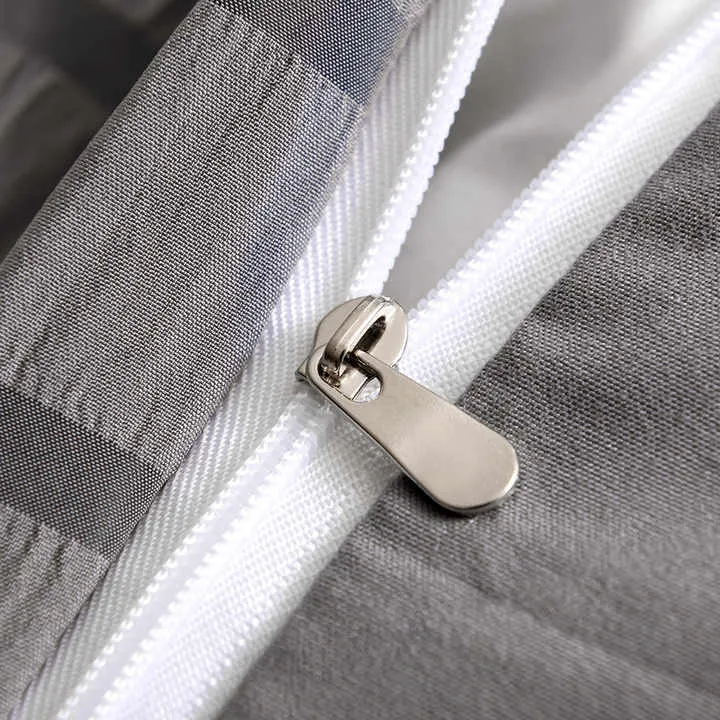 طقم سرير من ثلاث قطع مصنوع من قماش . Simple Home Textiles Solid Color 3 Piece Bedding Set